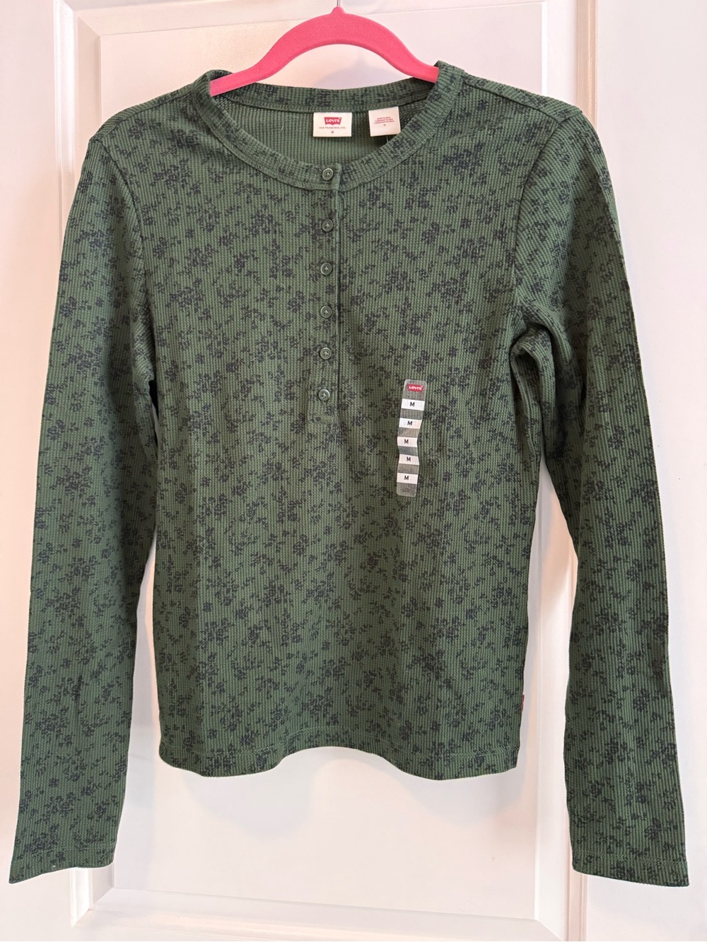 Levi’s Dana Henley Top Size Medium – Olive Green Floral Long Sleeve Ribbed Knit